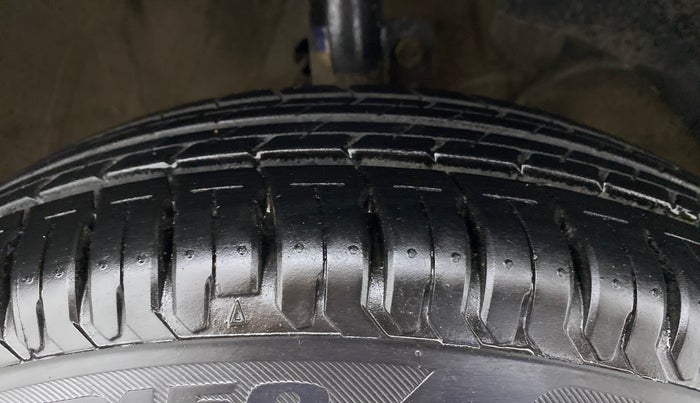 2021 Maruti Swift VXI, Petrol, Manual, 26,494 km, Right Front Tyre Tread