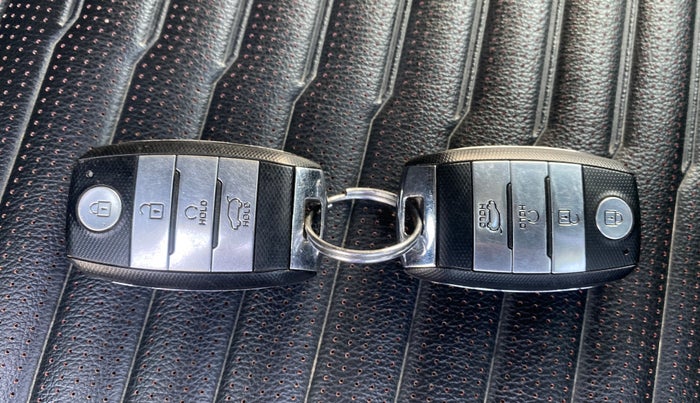 2021 KIA SONET GTX PLUS 1.0 IMT, Petrol, Manual, 59,895 km, Key Close Up