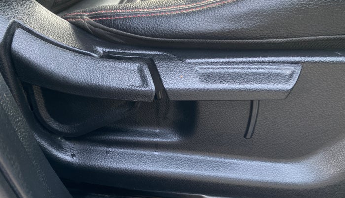 2021 KIA SONET GTX PLUS 1.0 IMT, Petrol, Manual, 59,895 km, Driver Side Adjustment Panel