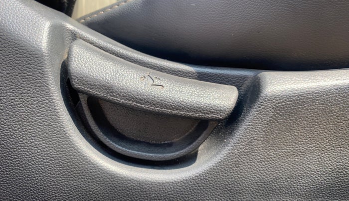 2017 Hyundai Grand i10 SPORTZ (O) AT 1.2 KAPPA VTVT, Petrol, Automatic, 96,928 km, Driver Side Adjustment Panel