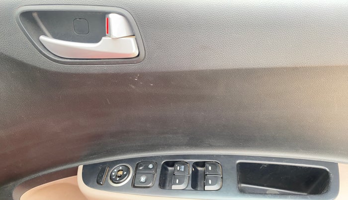 2017 Hyundai Grand i10 SPORTZ (O) AT 1.2 KAPPA VTVT, Petrol, Automatic, 96,928 km, Driver Side Door Panels Control