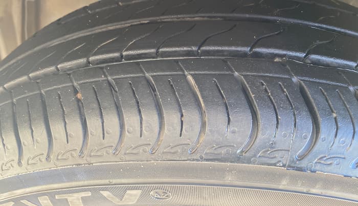 2018 Honda Amaze 1.2L I-VTEC VX, Petrol, Manual, 75,906 km, Left Front Tyre Tread