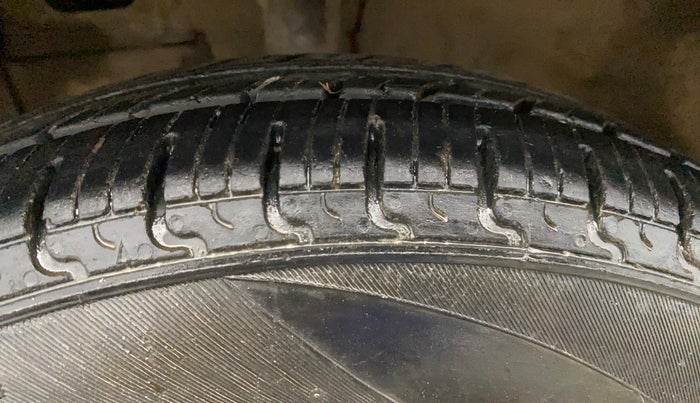 2019 Hyundai NEW SANTRO MAGNA, Petrol, Manual, 60,680 km, Left Front Tyre Tread