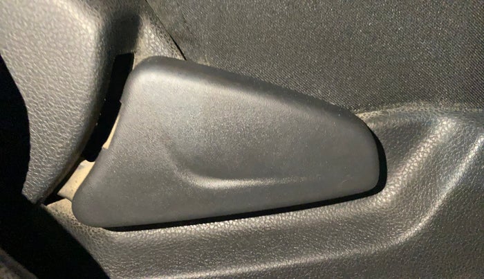 2016 Renault Kwid RXT 0.8, Petrol, Manual, 92,608 km, Driver Side Adjustment Panel