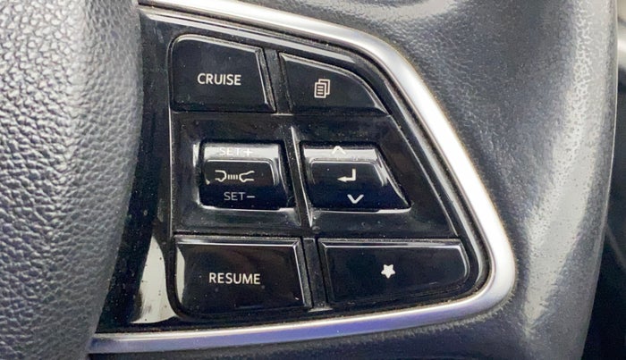 2023 Mahindra XUV700 AX 7 D AT 7 STR, Diesel, Automatic, 87,623 km, Adaptive Cruise Control