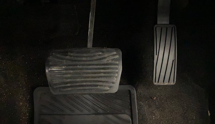 2023 Mahindra XUV700 AX 7 D AT 7 STR, Diesel, Automatic, 87,623 km, Pedals