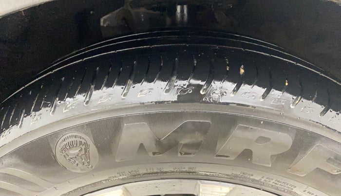 2023 Mahindra XUV700 AX 7 D AT 7 STR, Diesel, Automatic, 87,623 km, Right Front Tyre Tread