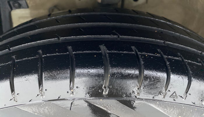 2014 Maruti Swift VXI D, Petrol, Manual, 65,543 km, Left Front Tyre Tread