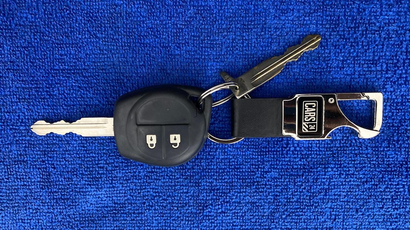 2014 Maruti Swift VXI D, Petrol, Manual, 65,543 km, Key Close Up