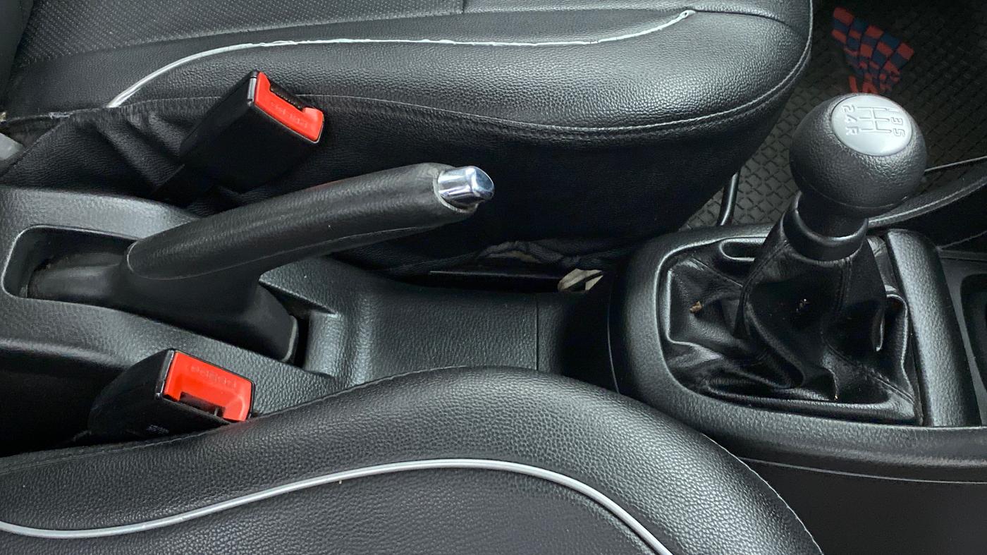 2014 Maruti Swift VXI D, Petrol, Manual, 65,543 km, Gear Lever