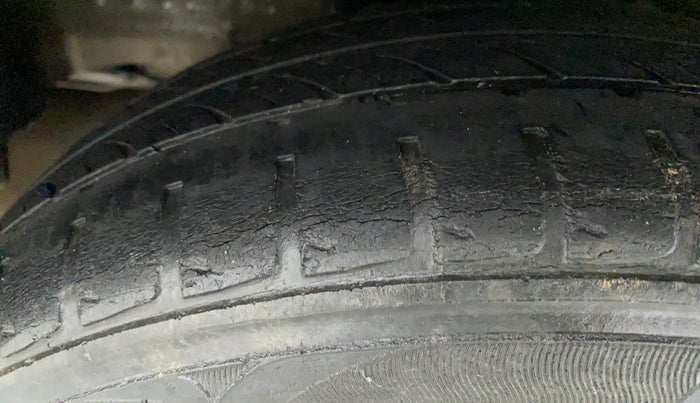 2015 Honda City V MT PETROL, Petrol, Manual, 67,645 km, Right Rear Tyre Tread