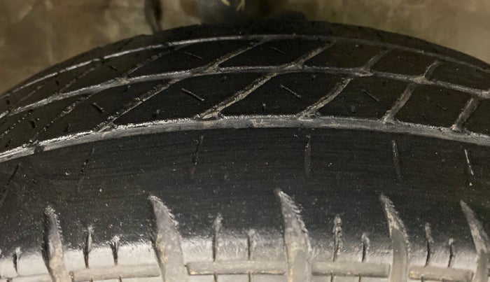 2013 Maruti Ritz VXI, Petrol, Manual, 39,664 km, Right Front Tyre Tread