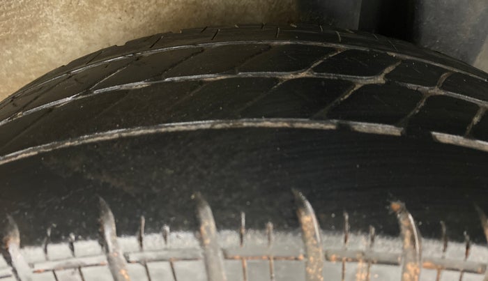 2013 Maruti Ritz VXI, Petrol, Manual, 39,664 km, Left Rear Tyre Tread