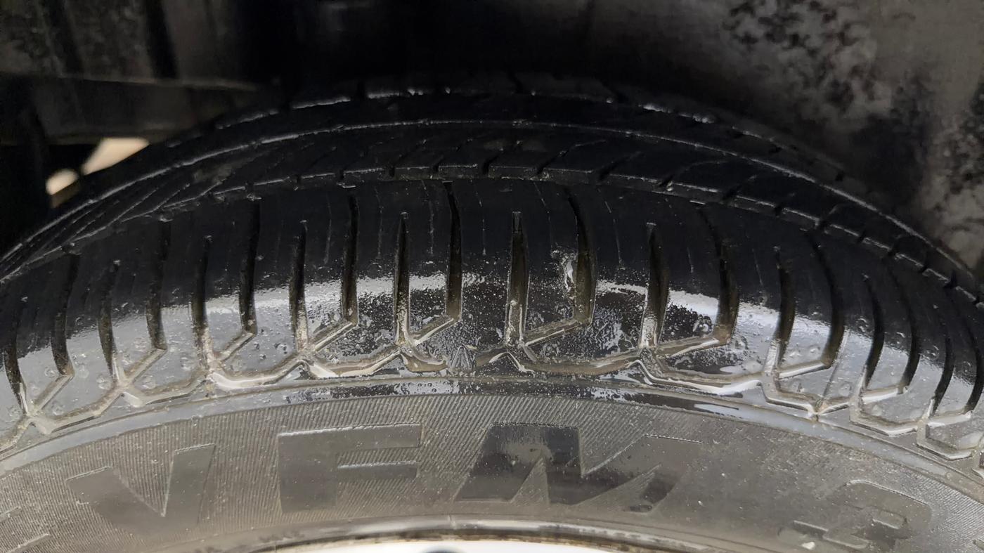 2016 Maruti Swift LXI (O), Petrol, Manual, 1,17,396 km, Right Rear Tyre Tread