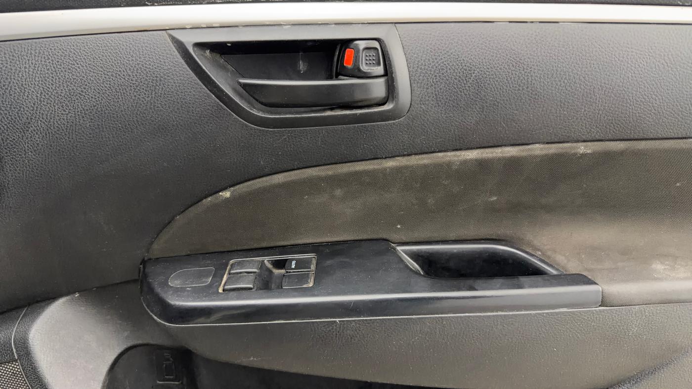 2016 Maruti Swift LXI (O), Petrol, Manual, 1,17,396 km, Driver Side Door Panels Control