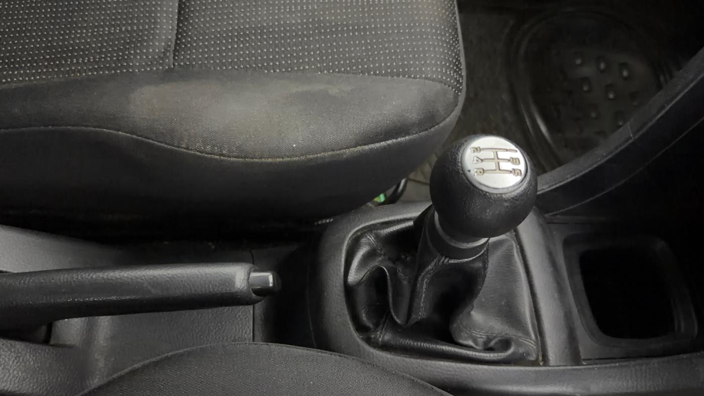 2016 Maruti Swift LXI (O), Petrol, Manual, 1,17,396 km, Gear Lever