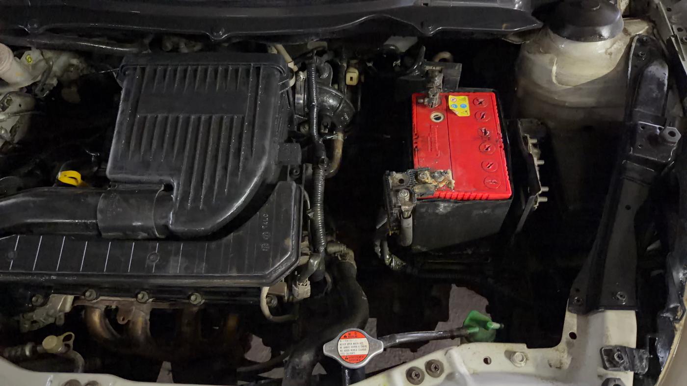 2016 Maruti Swift LXI (O), Petrol, Manual, 1,17,396 km, Engine View - Left