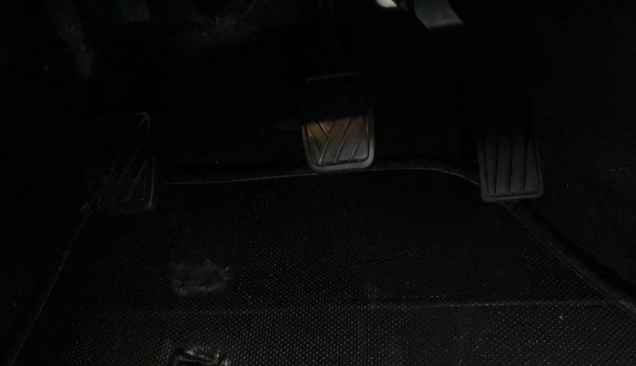 2016 Maruti Swift VXI, Petrol, Manual, 39,629 km, Pedals