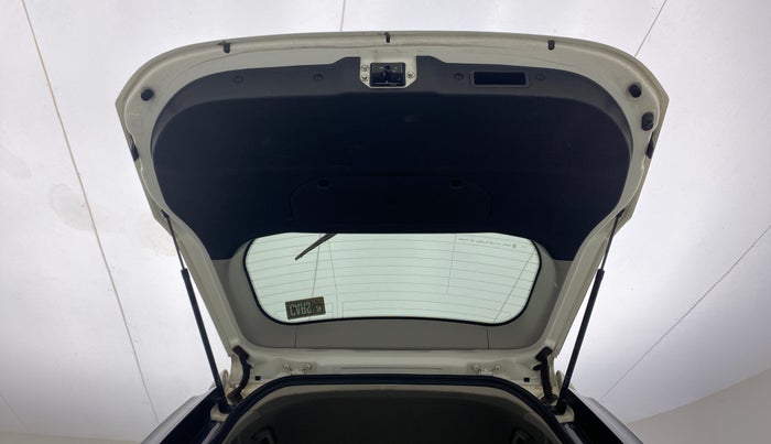 2019 Mahindra XUV500 W7, Diesel, Manual, 1,07,099 km, Boot Door Open