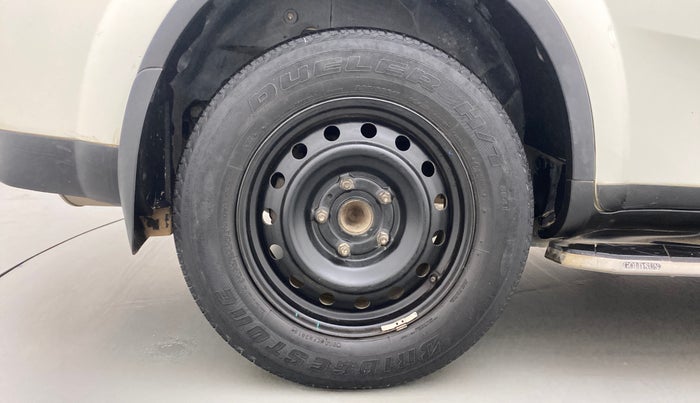2019 Mahindra XUV500 W7, Diesel, Manual, 1,07,099 km, Right Rear Wheel