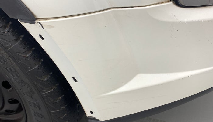 2019 Mahindra XUV500 W7, Diesel, Manual, 1,07,099 km, Front bumper - Bumper cladding minor damage/missing