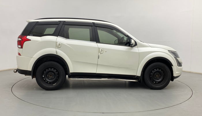 2019 Mahindra XUV500 W7, Diesel, Manual, 1,07,099 km, Right Side View