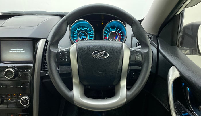 2019 Mahindra XUV500 W7, Diesel, Manual, 1,07,099 km, Steering Wheel Close Up