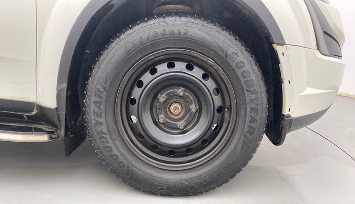 2019 Mahindra XUV500 W7, Diesel, Manual, 1,07,099 km, Right Front Wheel
