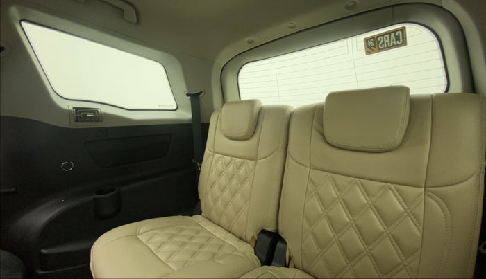 2019 Mahindra XUV500 W7, Diesel, Manual, 1,07,099 km, Third Seat Row ( optional )