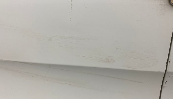 2019 Mahindra XUV500 W7, Diesel, Manual, 1,07,099 km, Front passenger door - Minor scratches