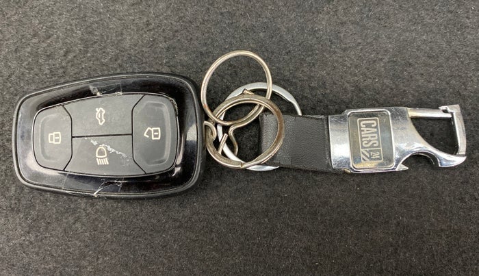 2020 Tata NEXON XZ+ 1.2, Petrol, Manual, 26,079 km, Key Close Up