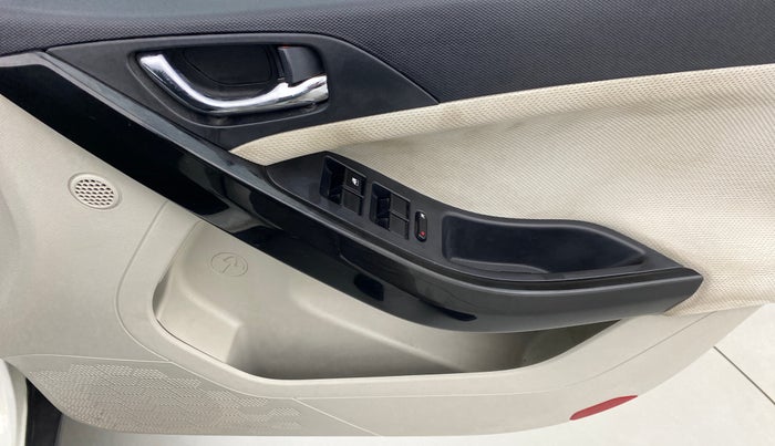2020 Tata NEXON XZ+ 1.2, Petrol, Manual, 26,079 km, Driver Side Door Panels Control