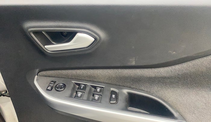 2020 Nissan MAGNITE XV PREMIUM TURBO (O), Petrol, Manual, 60,657 km, Driver Side Door Panels Control