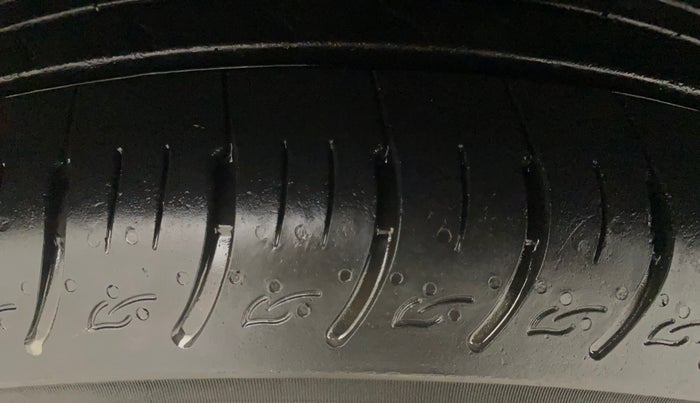 2024 KIA CARENS Prestige Plus (O) 1.5 Turbo DCT 7 STR, Petrol, Automatic, 14,306 km, Left Front Tyre Tread