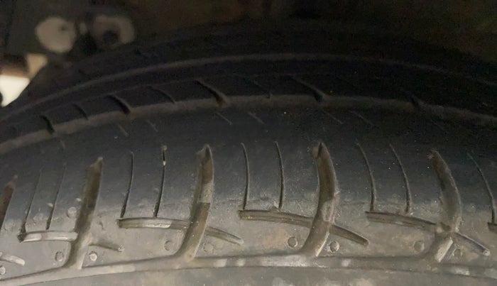 2013 Hyundai Grand i10 SPORTZ 1.2 KAPPA VTVT, Petrol, Manual, 79,813 km, Right Rear Tyre Tread