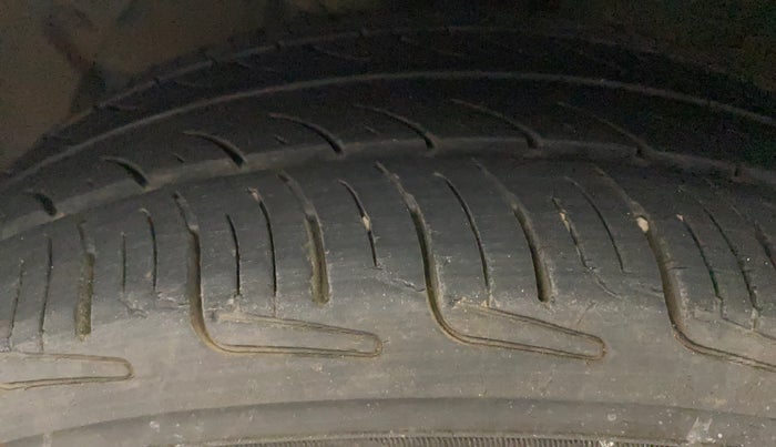 2013 Hyundai Grand i10 SPORTZ 1.2 KAPPA VTVT, Petrol, Manual, 79,813 km, Left Front Tyre Tread