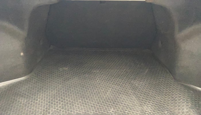 2016 Maruti Ciaz ZXI+, Petrol, Manual, 1,29,183 km, Boot Inside
