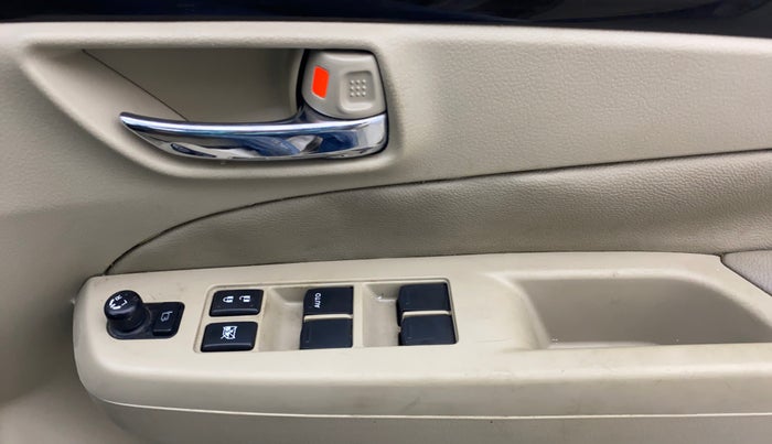 2016 Maruti Ciaz ZXI+, Petrol, Manual, 1,29,183 km, Driver Side Door Panels Control