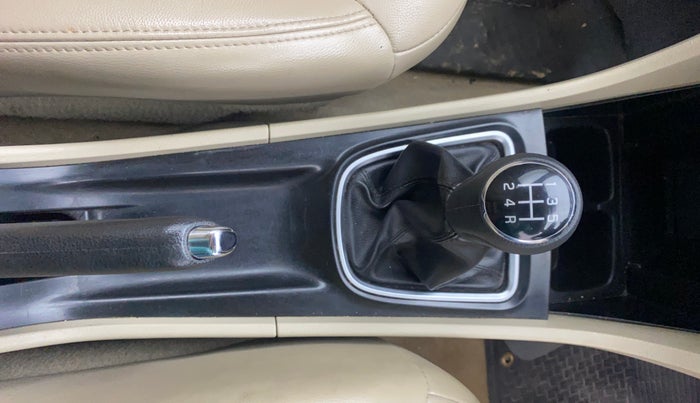 2016 Maruti Ciaz ZXI+, Petrol, Manual, 1,29,183 km, Gear Lever