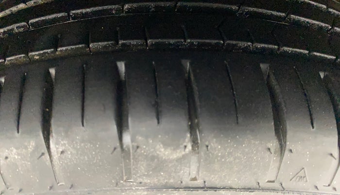 2016 Maruti Ciaz ZXI+, Petrol, Manual, 1,29,183 km, Left Front Tyre Tread