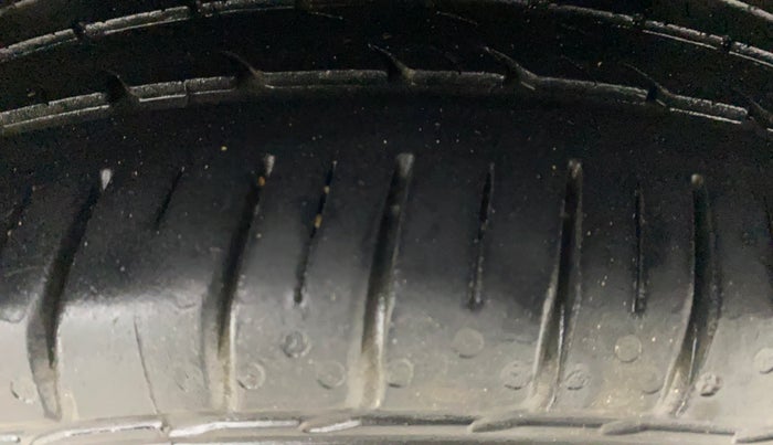 2016 Maruti Ciaz ZXI+, Petrol, Manual, 1,29,183 km, Left Rear Tyre Tread