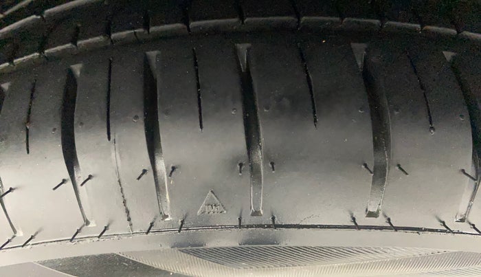 2016 Maruti Ciaz ZXI+, Petrol, Manual, 1,29,183 km, Right Rear Tyre Tread