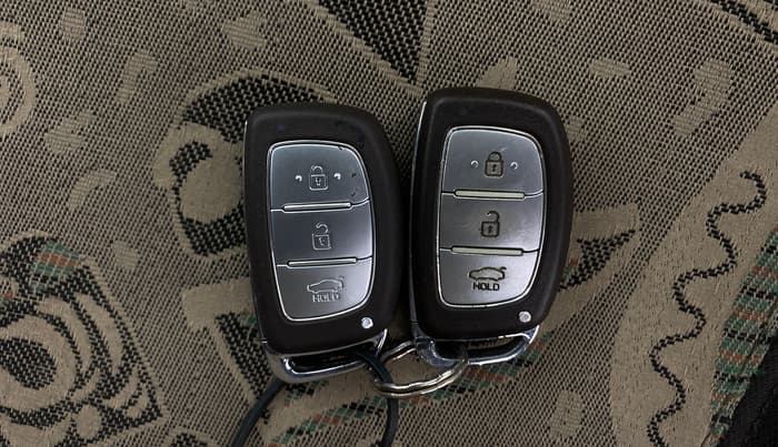 2015 Hyundai Xcent SX AT 1.2 (O), Petrol, Automatic, 63,866 km, Key Close Up