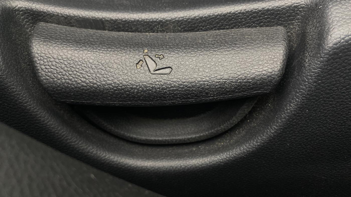 2015 Hyundai Xcent SX AT 1.2 (O), Petrol, Automatic, 63,866 km, Driver Side Adjustment Panel