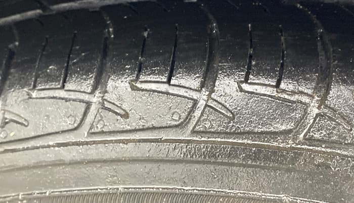 2015 Hyundai Xcent SX AT 1.2 (O), Petrol, Automatic, 63,866 km, Left Rear Tyre Tread