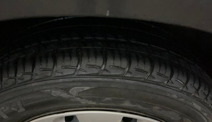 2016 Maruti Baleno DELTA PETROL 1.2, Petrol, Manual, 10,964 km, Left Rear Tyre Tread