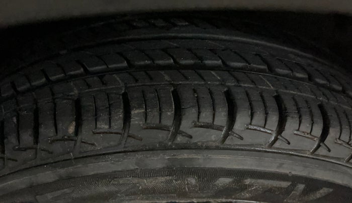 2016 Maruti Baleno DELTA PETROL 1.2, Petrol, Manual, 10,964 km, Right Front Tyre Tread