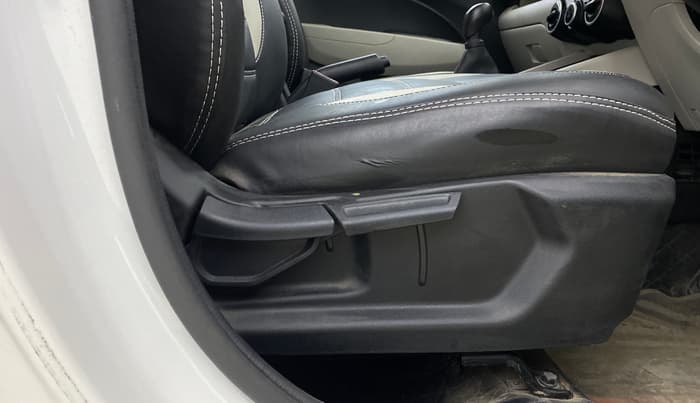 2023 Hyundai VENUE S(O) 1.2, Petrol, Manual, 19,732 km, Driver Side Adjustment Panel