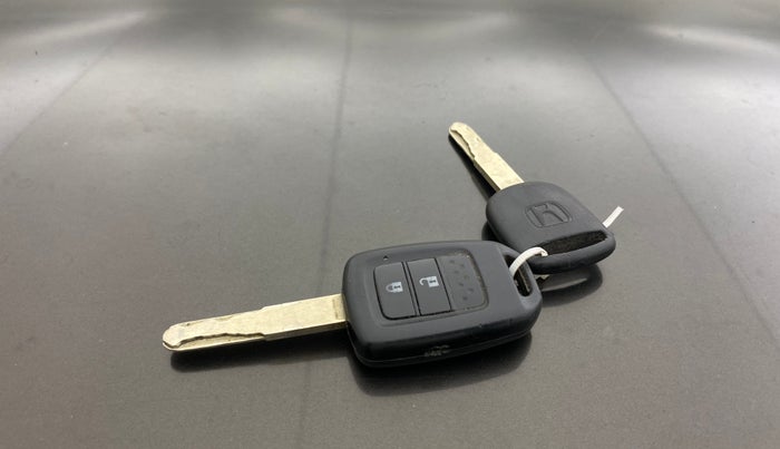 2017 Honda Jazz 1.2L I-VTEC V, Petrol, Manual, 1,00,405 km, Key Close Up