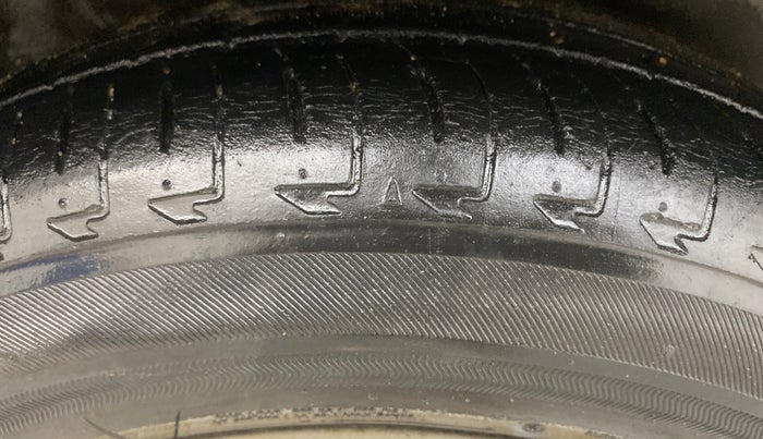 2017 Honda Jazz 1.2L I-VTEC V, Petrol, Manual, 1,00,405 km, Right Rear Tyre Tread